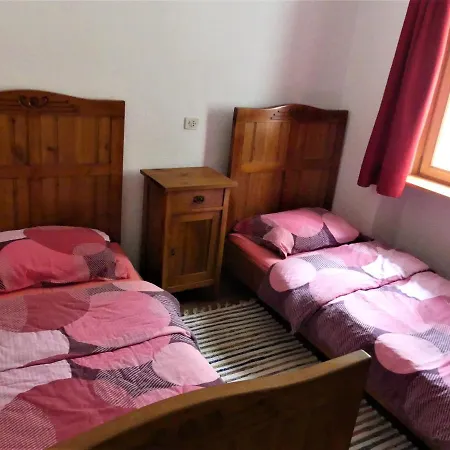 Hisa Ob Potoku Nyaraló Avce