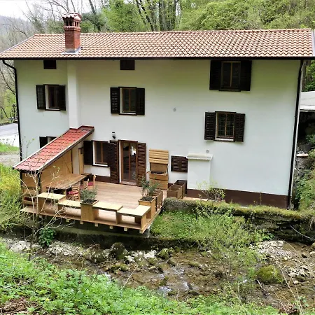 Hisa Ob Potoku Nyaraló Avce